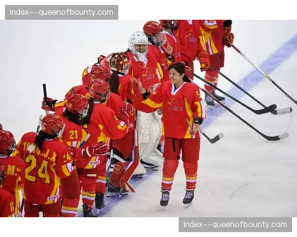 通讯:加拿大偏远原住民社区依靠捐赠装备组建首支青少年女子冰球队 通讯:加拿大偏远原住民社区依靠捐赠装备组建首支青少年女子冰球队
