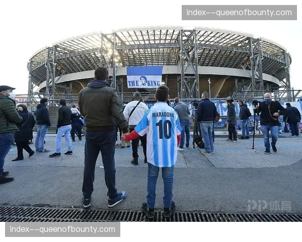 那不勒斯圣保罗球场举办马拉多纳纪念展,吸引数千球迷参观 那不勒斯圣保罗球场举办马拉多纳纪念展,吸引数千球迷参观
