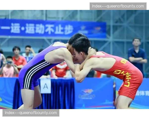 阿瓦提县青少年摔跤赛:运动员宣誓恪守规则、公平竞赛 阿瓦提县青少年摔跤赛:运动员宣誓恪守规则、公平竞赛